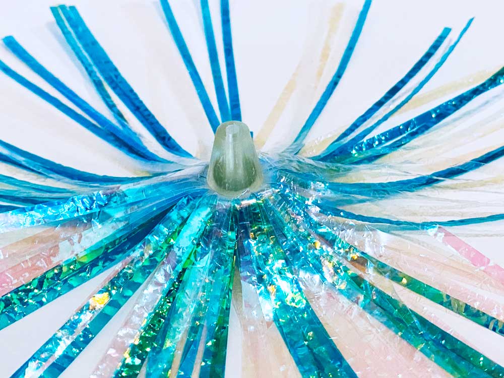 Mylar Duster Lure 4.5" Pearl Light Green Crinkle - close up of clear acrylic head